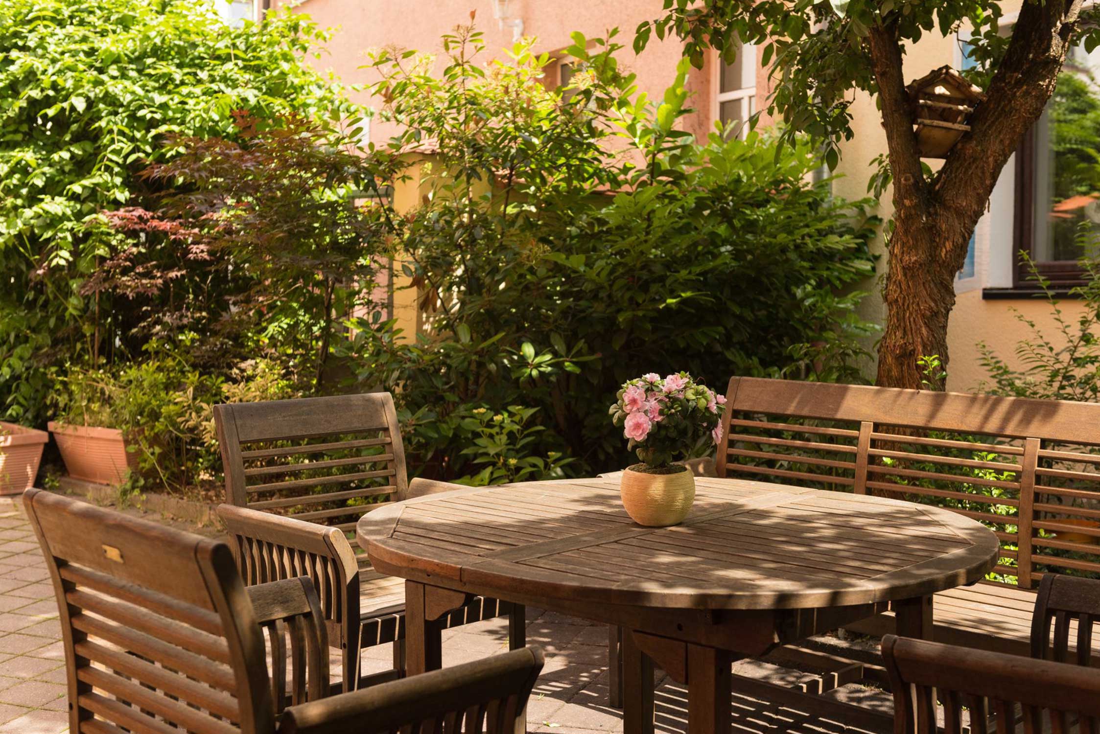 Hotel Margit, Fruehstueck auf der Terrasse